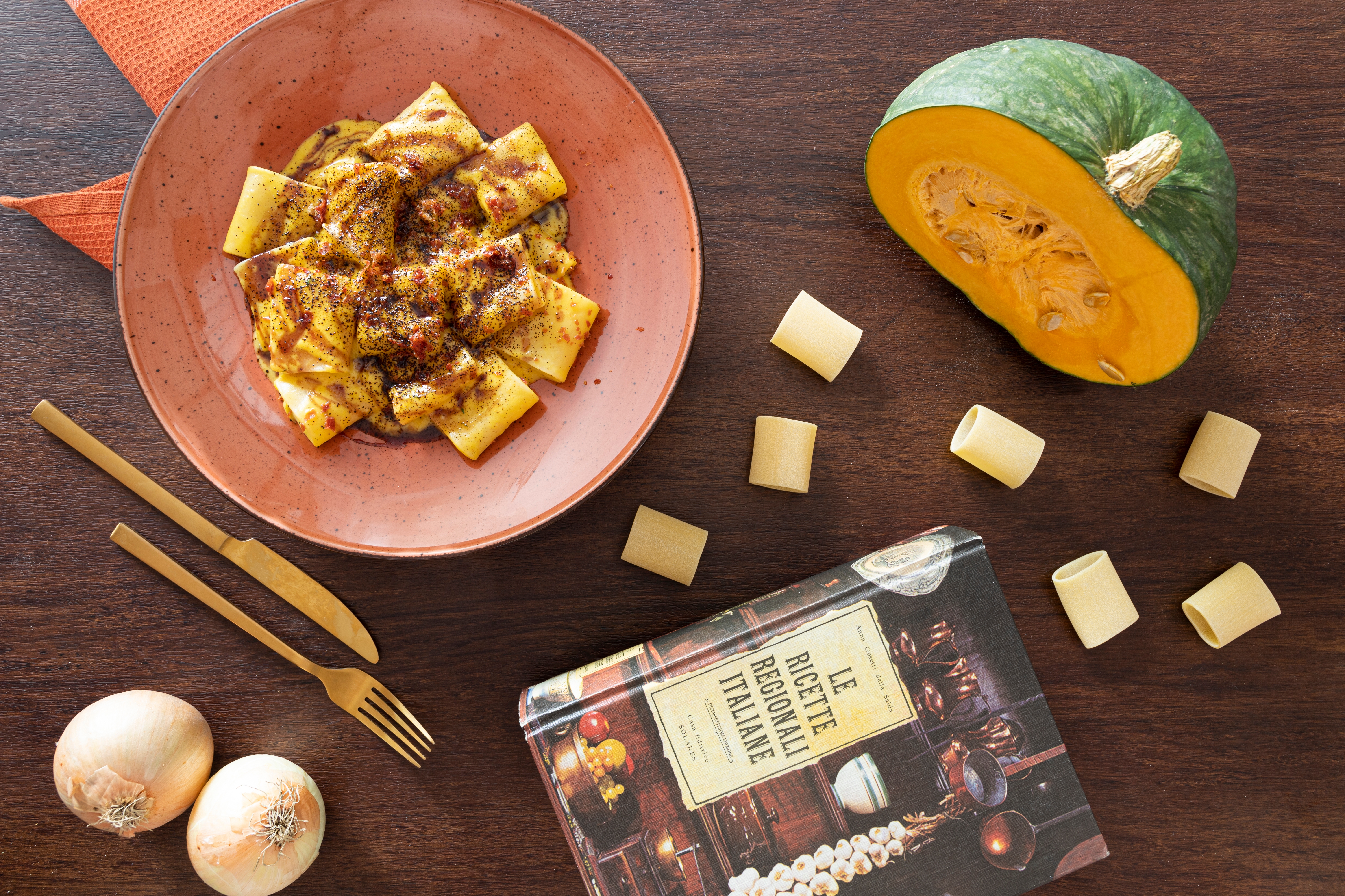 Paccheri-prosciutto-crudo-zucca-polvere-cipolla-image