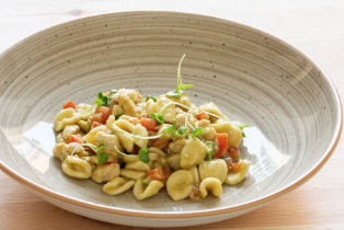 orecchiette-petto-pollo-pomodoro-avocado-image
