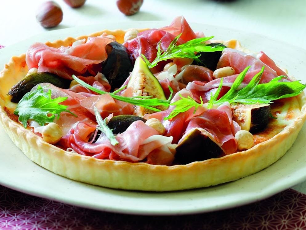 crostata-salata-con-gorgonzola--fichi--crudo-e-nocciole-image