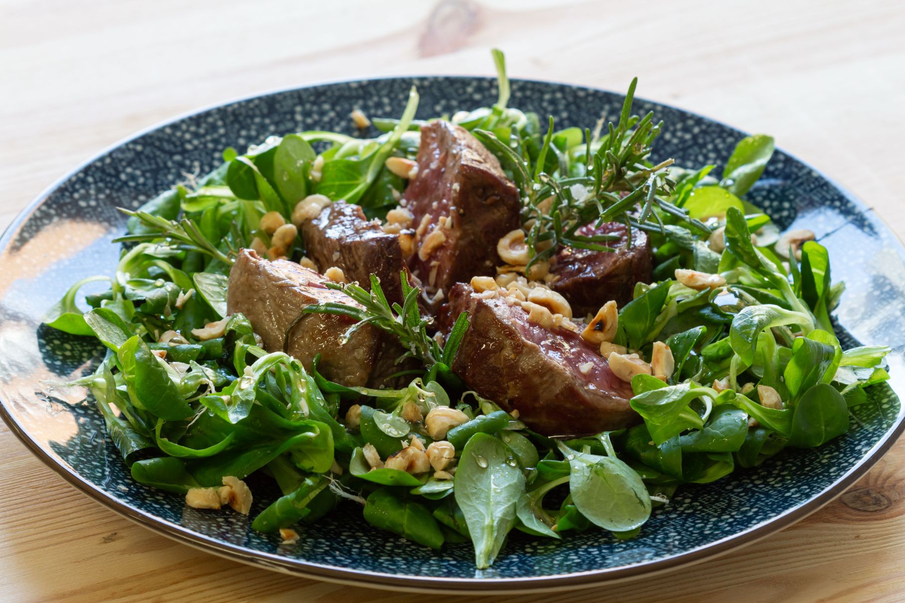 tagliata-di-chianina-nocciole-e-songino-in-agrodolce-image